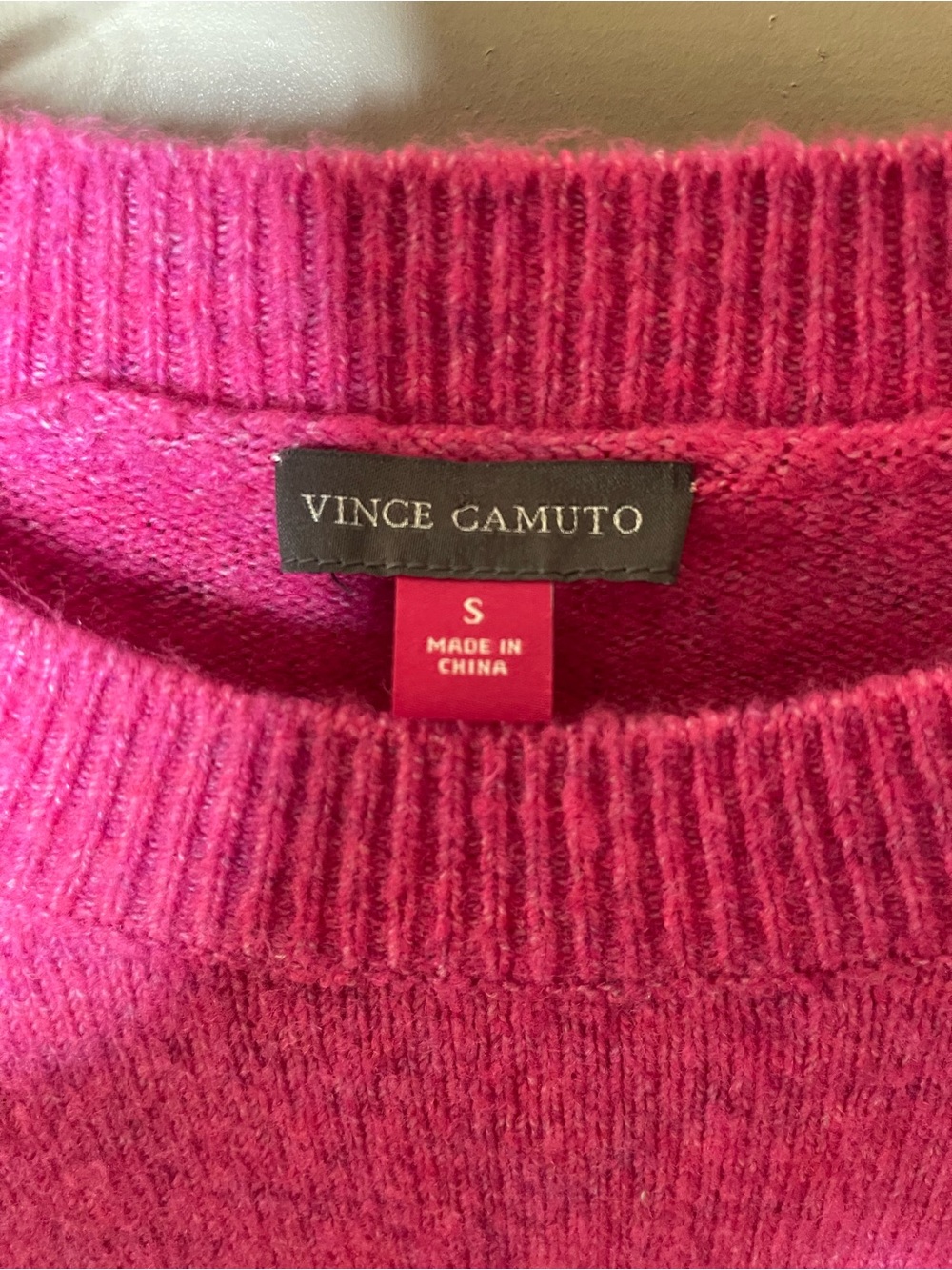 Vince Camuto Women's Fuchsia Heart Crewneck Sweater Sz S - Picture 3 of 4